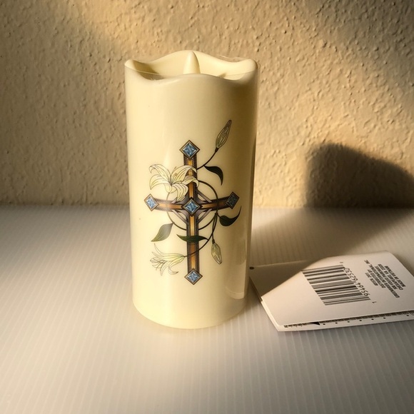 LED Prayer Christian Candle Cream Color Decorative with Blue Cross Design - Picture 1 of 4